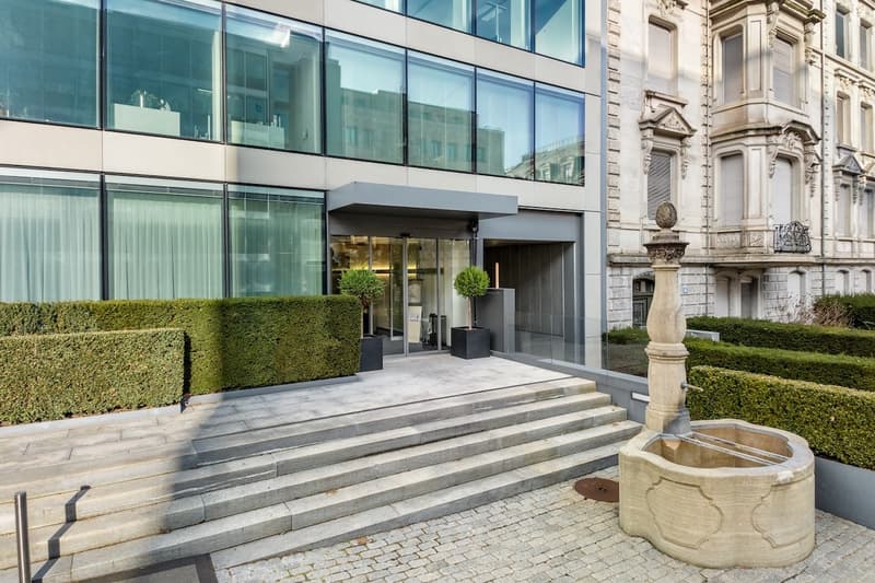 Modernes Geschäftshaus, ideal für eine Bank (3)
