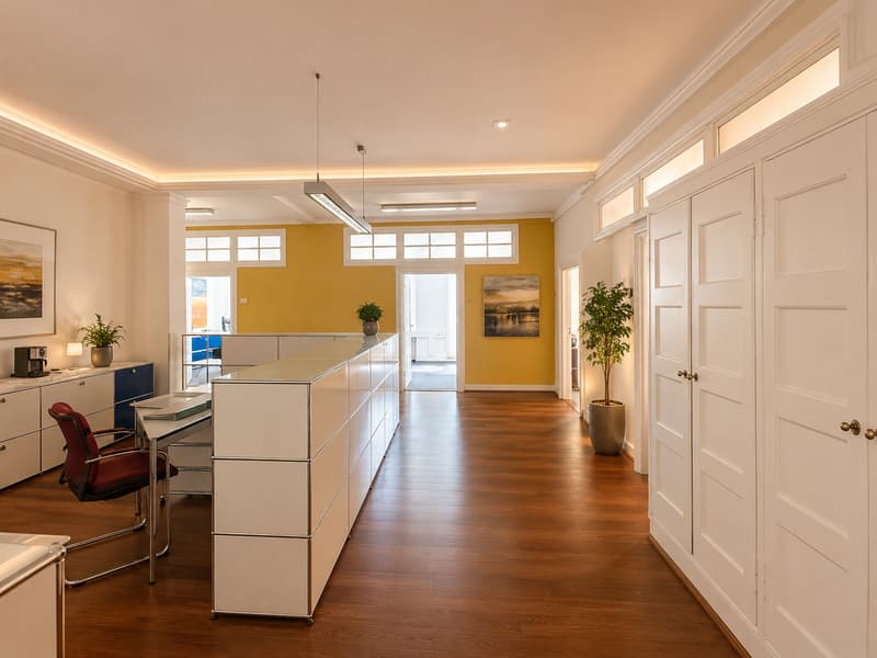 Bürofläche mit Balkon im Vormieterausbau (2)