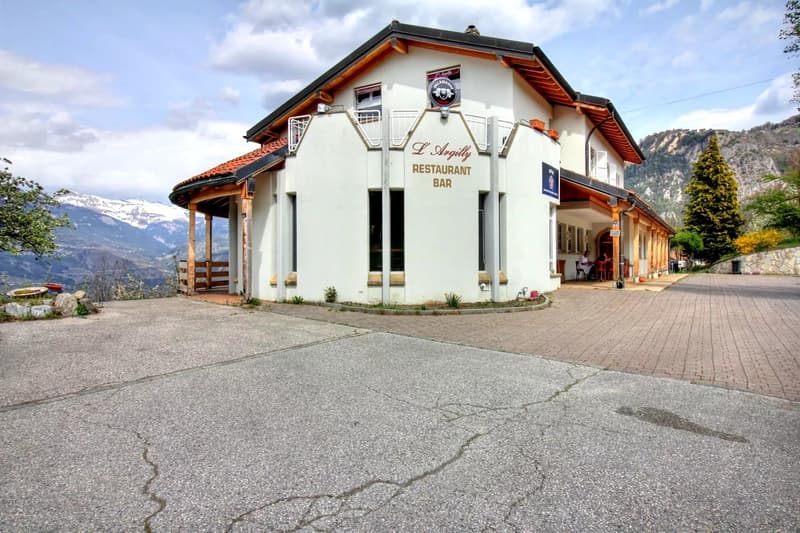 Restaurant avec logement et fort potentiel à Vex (2)
