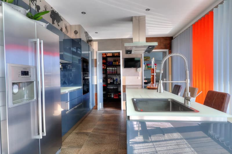 Prestigieuse villa individuelle de 6.5 pièces avec piscine et ascenseur (8)