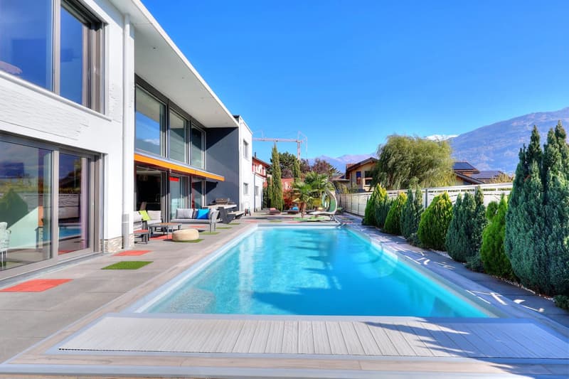 Prestigieuse villa individuelle de 6.5 pièces avec piscine et ascenseur (1)