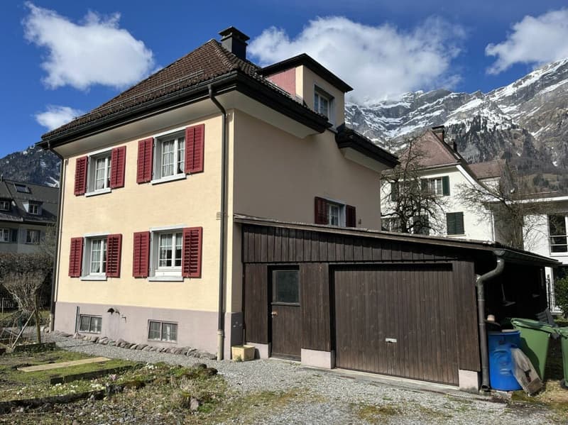 Freistehendes 5.5-Zimmer-Einfamilienhaus mit grossem Garten und Garage (2)