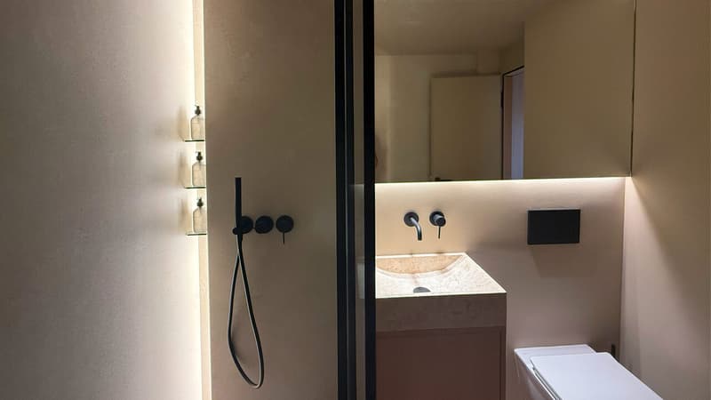 Salle de douche / Shower room / Bagno con doccia