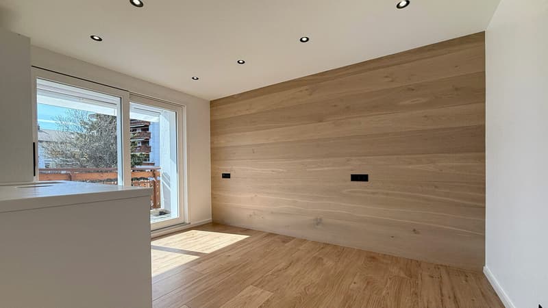 Espace de soin / chambre / bureau 2 / Care area / bedroom / office 2 / Area di cura / camera da letto / ufficio 2