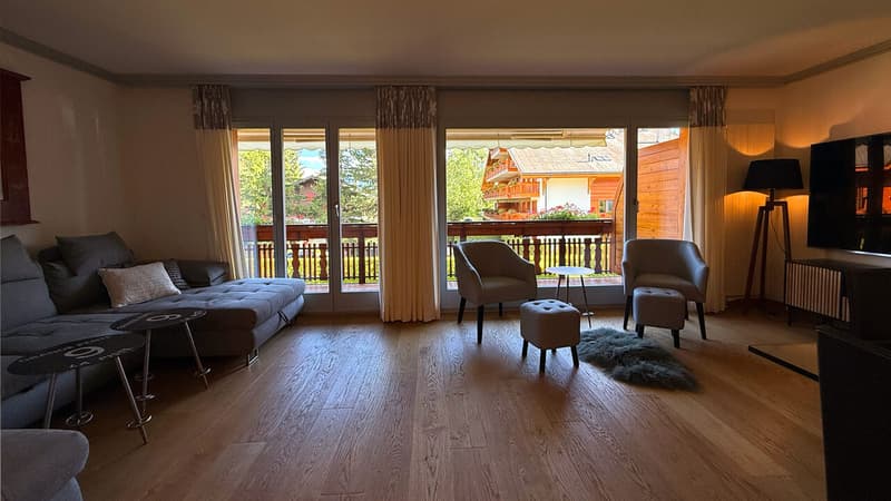 Séjour avec accès au balcon / Living room with access to balcony / Soggiorno con accesso al balcone