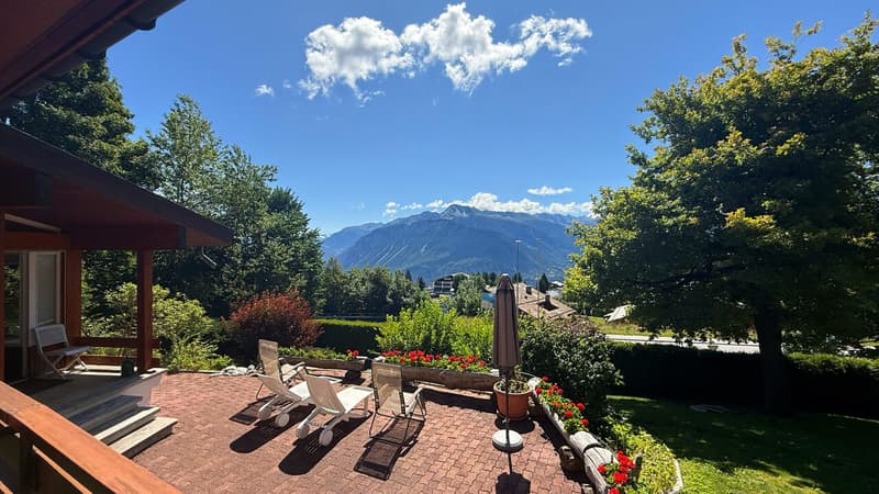 Terrasse avec vue dégagée sur les Alpes valaisannes / Terrace with unobstructed view of the Valais Alps / Terrazza con vista ininterrotta sulle Alpi vallesane