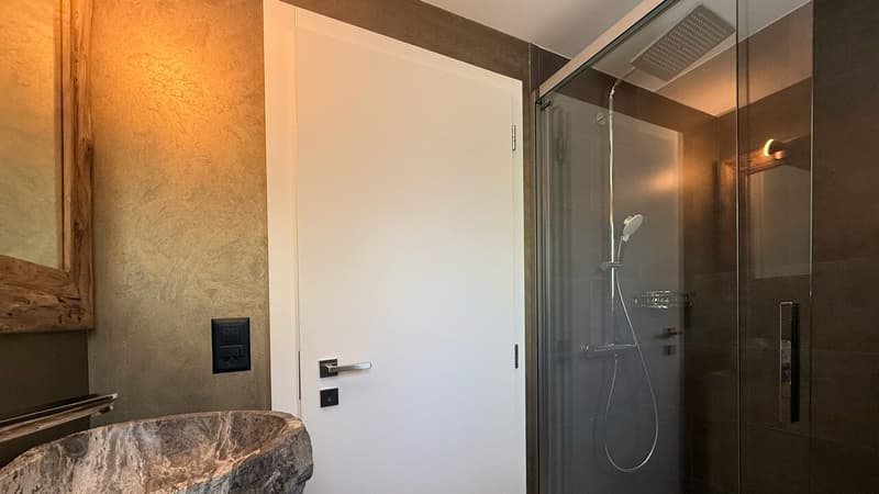 Chambre 1 - Salle de douche / Bedroom 1 - Shower room / Camera da letto 1 - Bagno con doccia