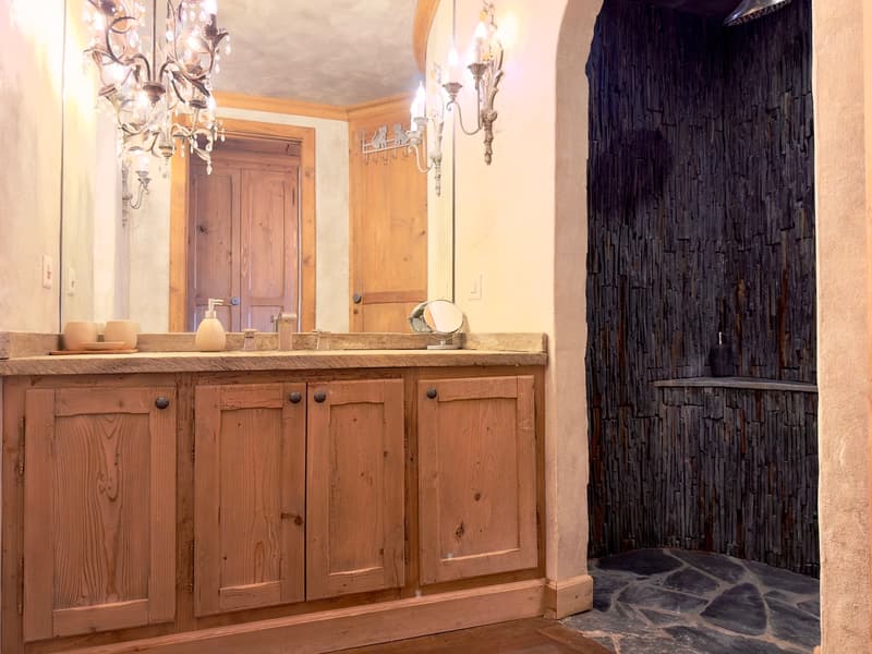 Salle de douches en suite / En-suite shower room / Sala docce in camera