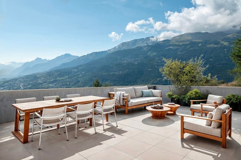 Vue depuis la terrasse du chalet / View from the chalet terrace / Vista dalla terrazza dello chalet