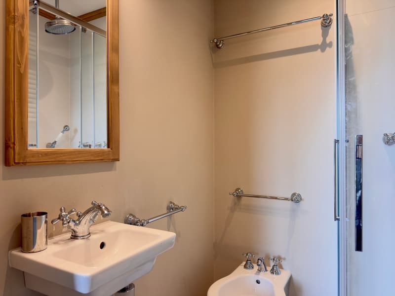 Salle de douches chambre double