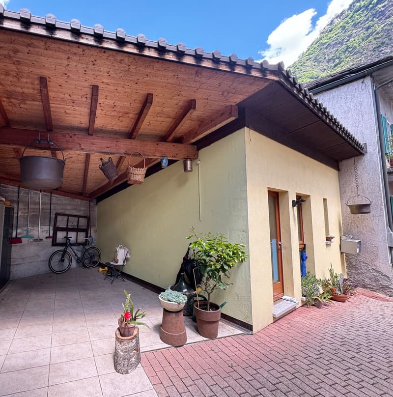 Casa 5.5 locali e un monolocale affittato nel nucleo di Biasca (10)
