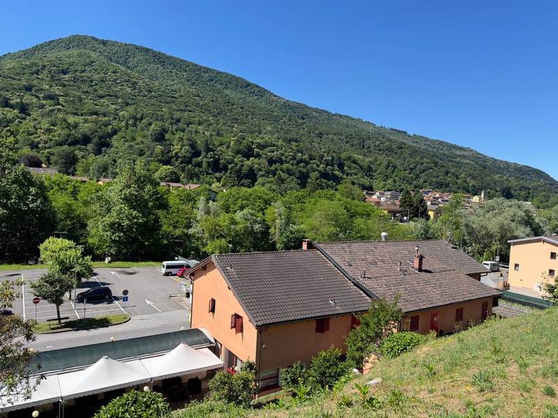 Terreno edificabile con vista panoramica a Monteggio (4)