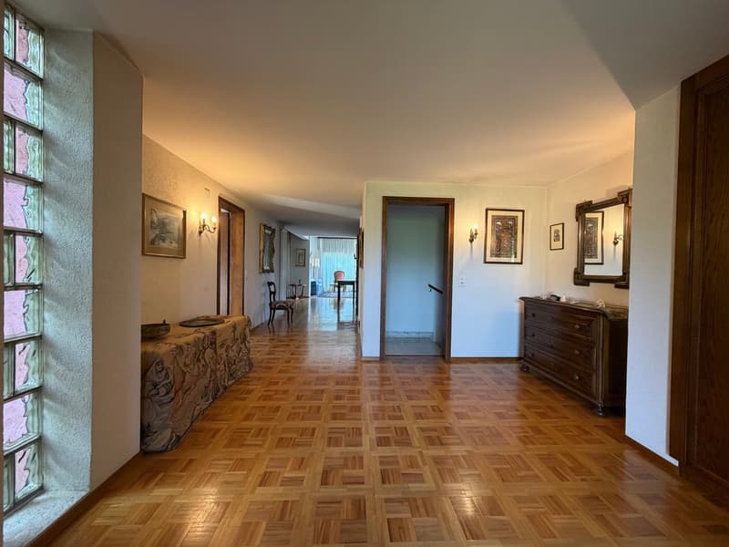 Grande villa signorile anni 70 di 7.5 locali con piscina a Lugano Cadro (2)