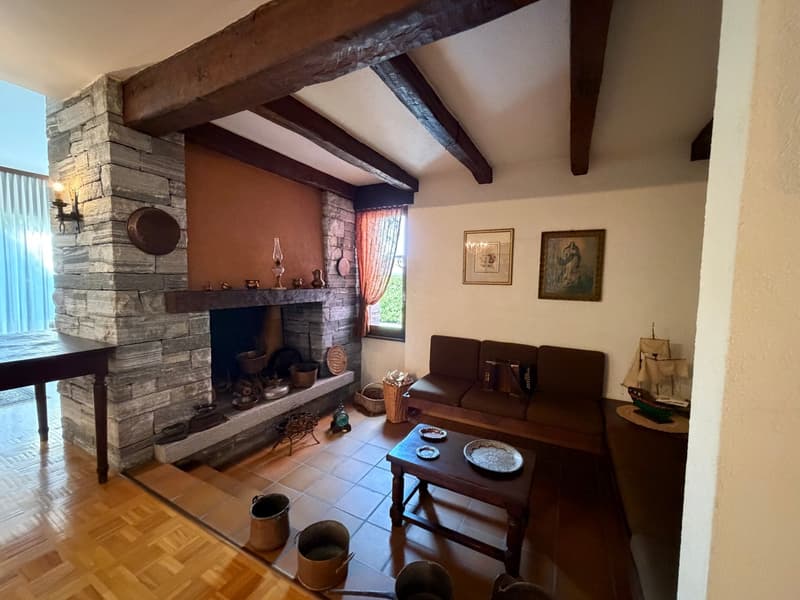 Grande villa signorile anni 70 di 7.5 locali con piscina a Lugano Cadro (6)