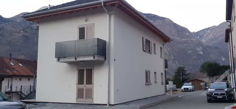 Casa bifamiliare con vista sulle montagne a Claro (5)
