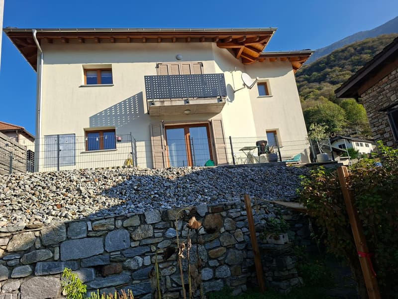 Casa bifamiliare con vista sulle montagne a Claro (2)