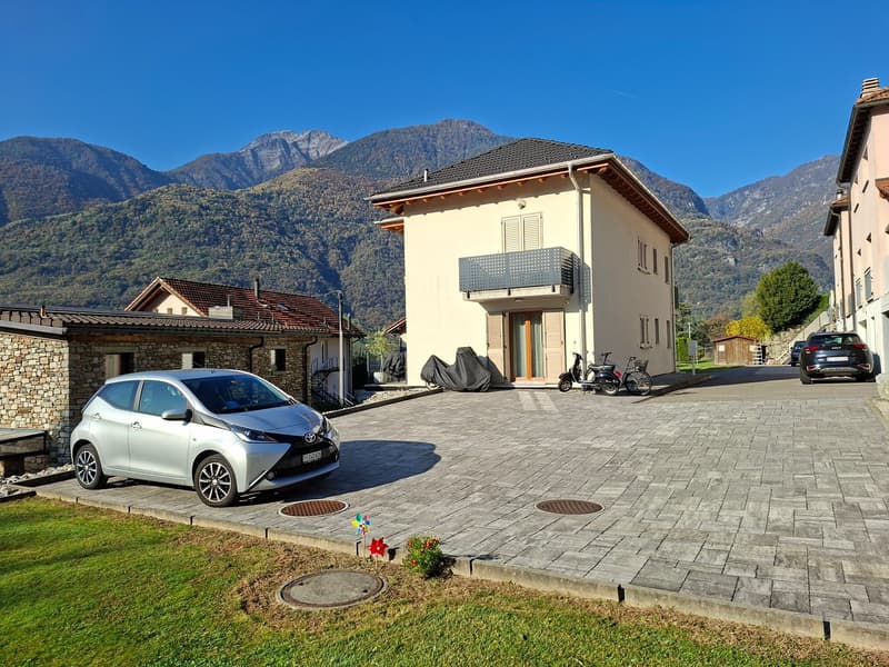 Casa bifamiliare con vista sulle montagne a Claro (6)
