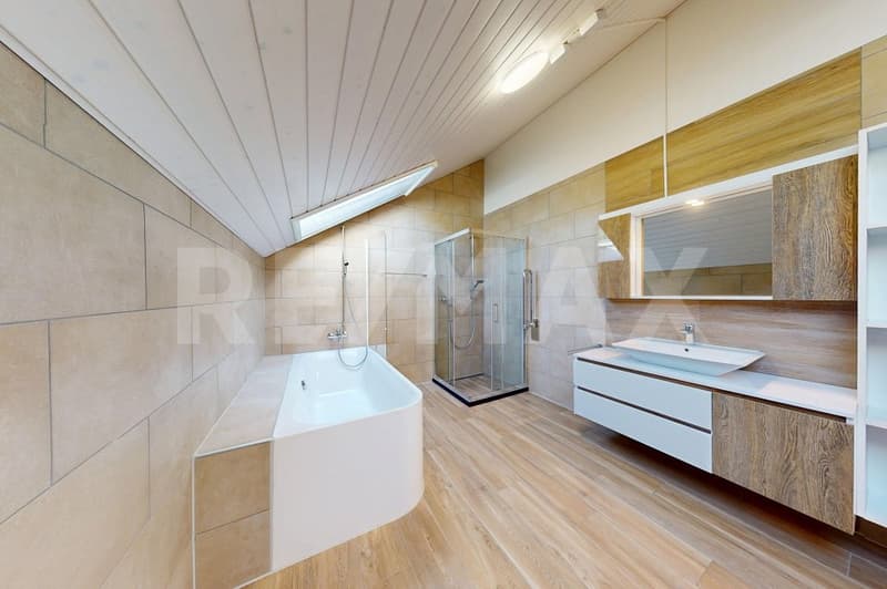 Moderne : 3.5Zimmer-Dachwohnung mit Weitsicht in Golaten (Kallnach) (5)