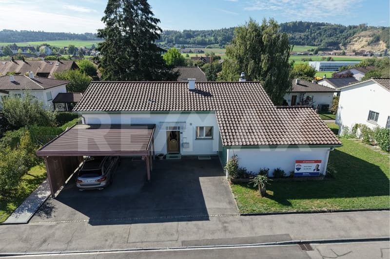Freistehendes 6.5 Zimmer-Einfamilienhaus mit Charme in Schüpfen! (1)