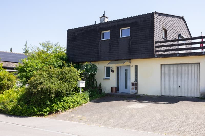 Wohnen am Dorfrand: 5.5 Zimmer Einfamilienhaus direkt an der Landwirtschaftszone (2)