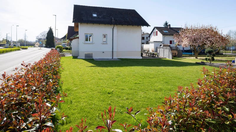 Charmantes Einfamilienhaus mit grossem Garten in Subingen (5)