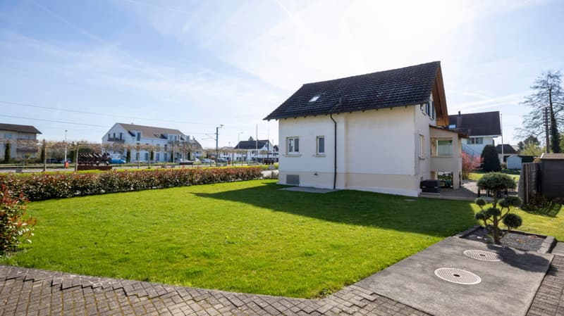 Charmantes Einfamilienhaus mit grossem Garten in Subingen (6)