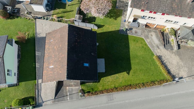 Charmantes Einfamilienhaus mit grossem Garten in Subingen (3)