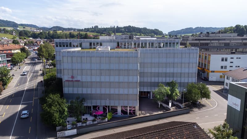 Büro- und Praxisflächen mit 30 Parkplätzen (18)