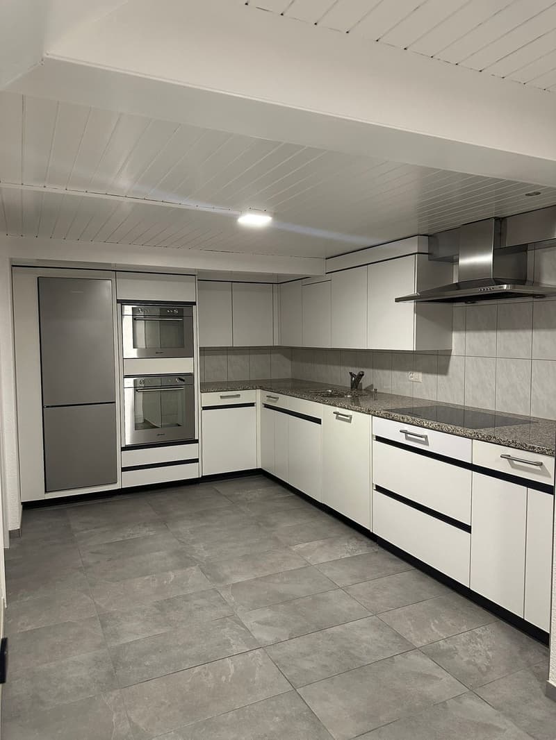Renovierte 4.5 Zimmerwohnung im Erdgeschoss mit grosser Küche und Badezimmer (13)