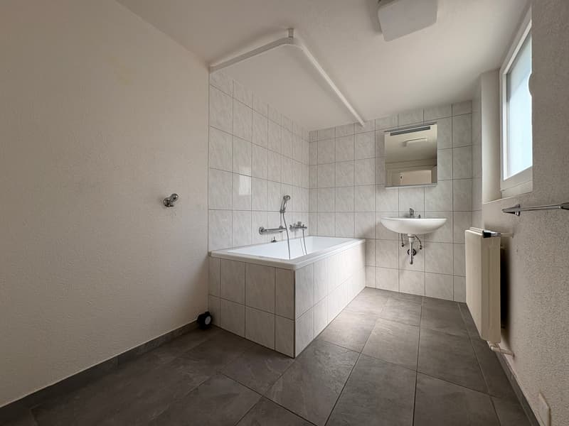 Renovierte 4.5 Zimmerwohnung im Erdgeschoss mit grosser Küche und Badezimmer (15)