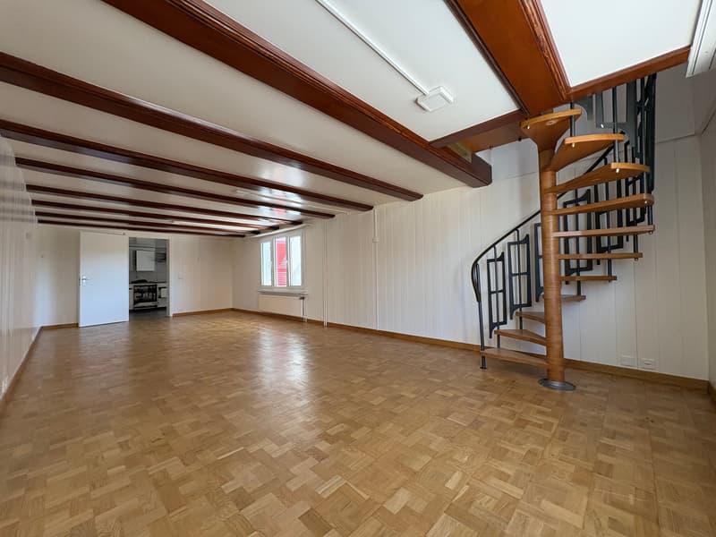Renovierte 4.5 Zimmerwohnung im Erdgeschoss mit grosser Küche und Badezimmer (2)