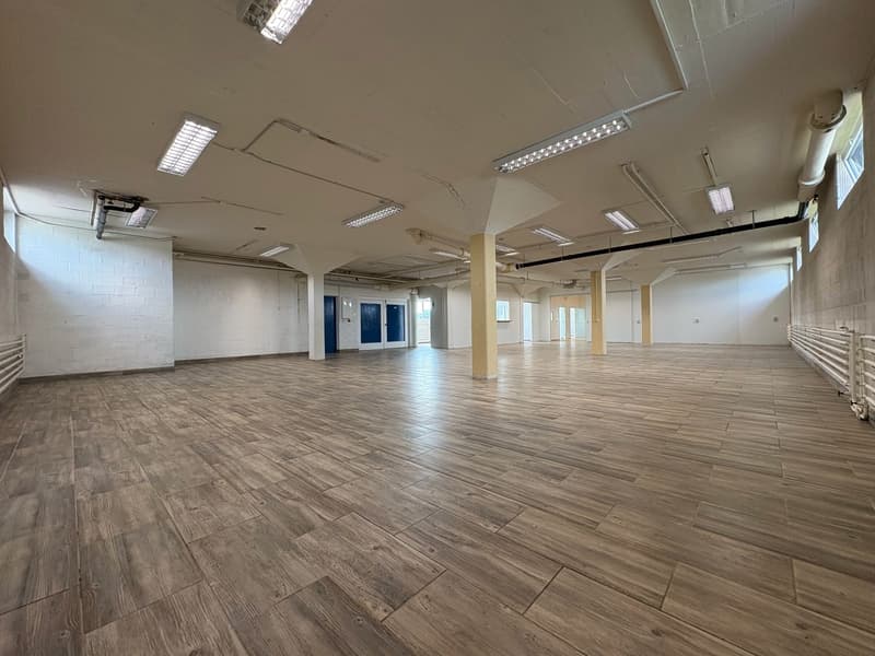 Gewerbefläche - nutzbar als Werkstatt, Ausstellung, Büro, Lager - nahe Autobahn (2)