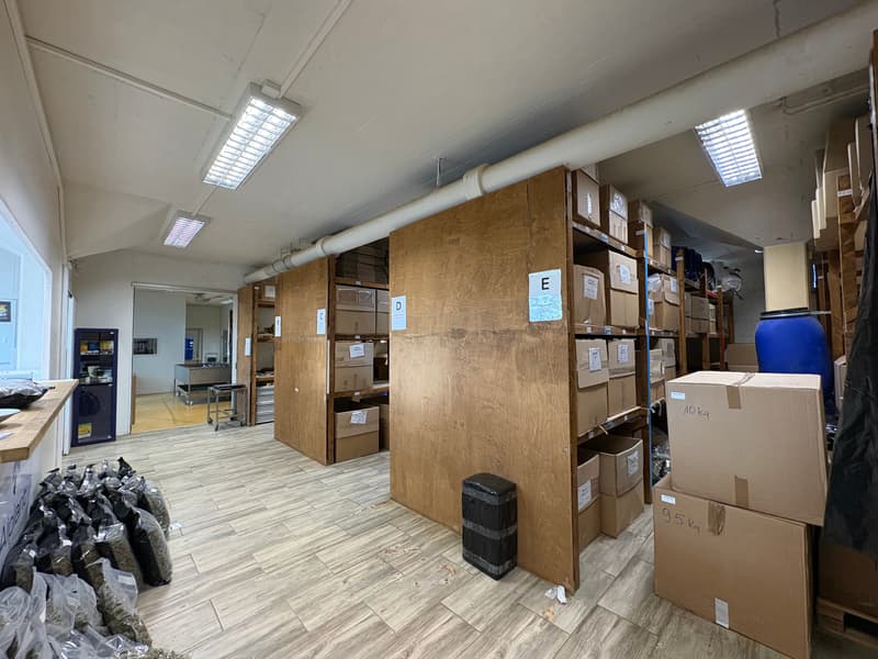 Gewerbefläche - nutzbar als Werkstatt, Ausstellung, Büro, Lager - nahe Autobahn (11)