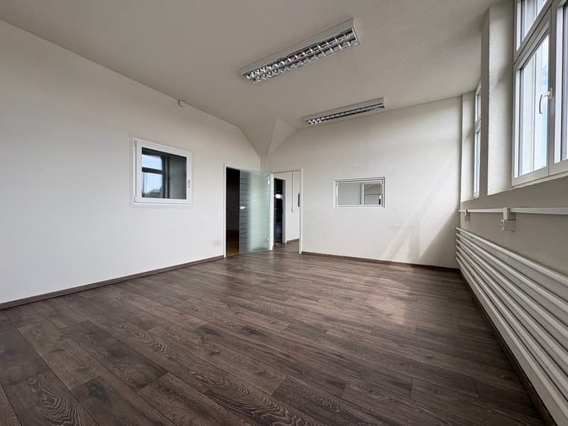 Gewerbefläche - nutzbar als Werkstatt, Ausstellung, Büro, Lager - nahe Autobahn (17)