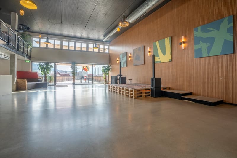 Restaurant mit Galerie und grosser Aussenterrasse (7)