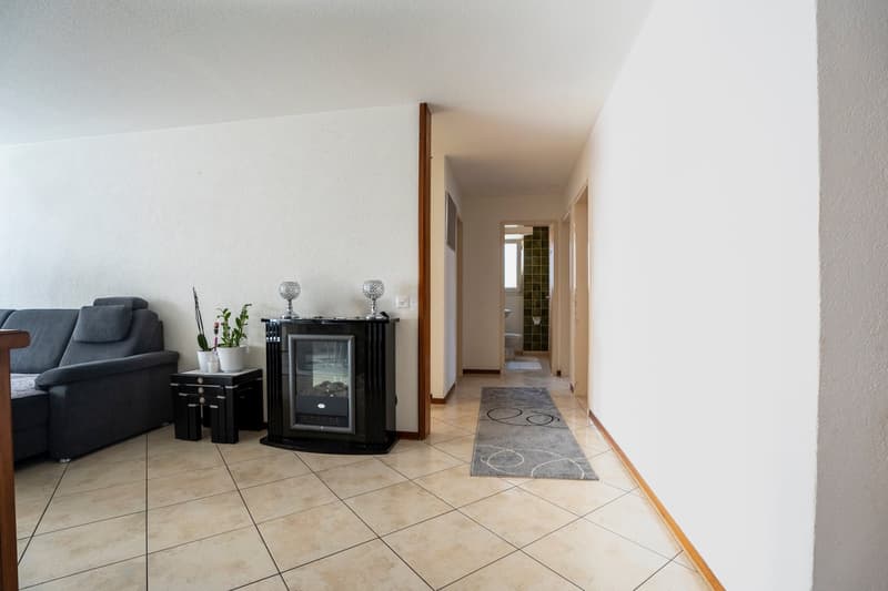 Helle 4.5-Zimmer-Wohnung mit Balkon und schöner Aussicht in Thun (3)