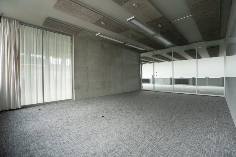 Arztpraxis - zentrale Lage - modernes Gebäude (15)