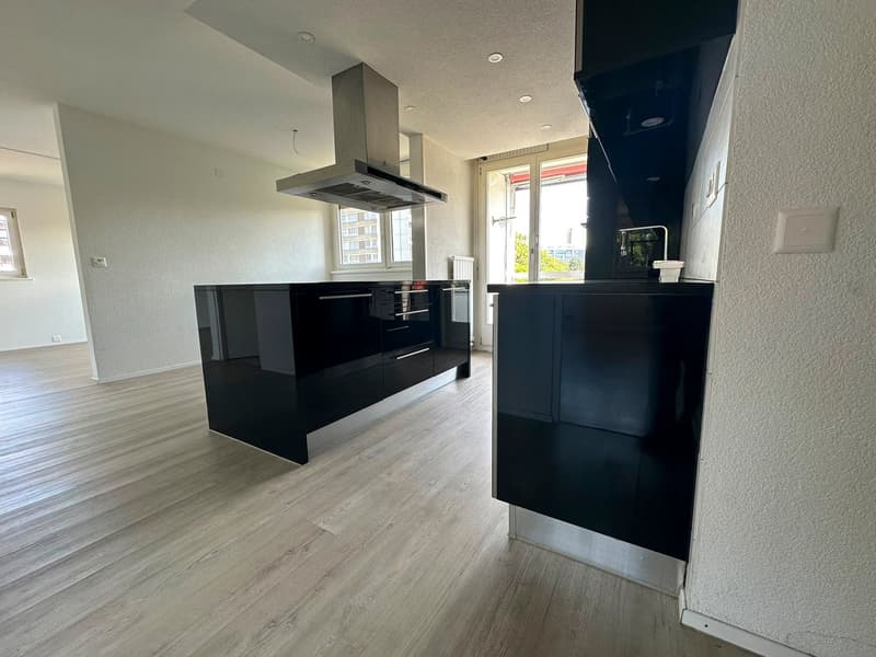 Geräumige 5.5-Zimmer-Wohnung an zentraler Lage (6)