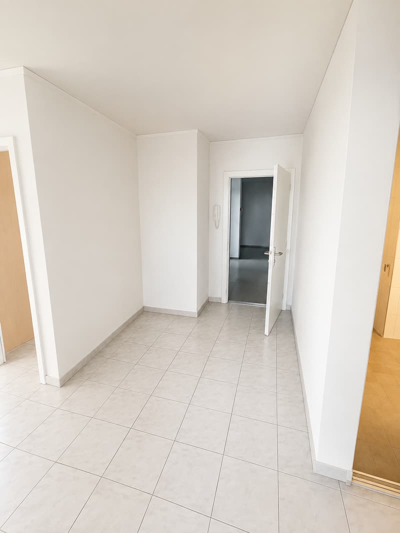 Helle und renovierte 3.5-Zimmer-Wohnung mit Balkon an zentraler Lage in Bern (3)