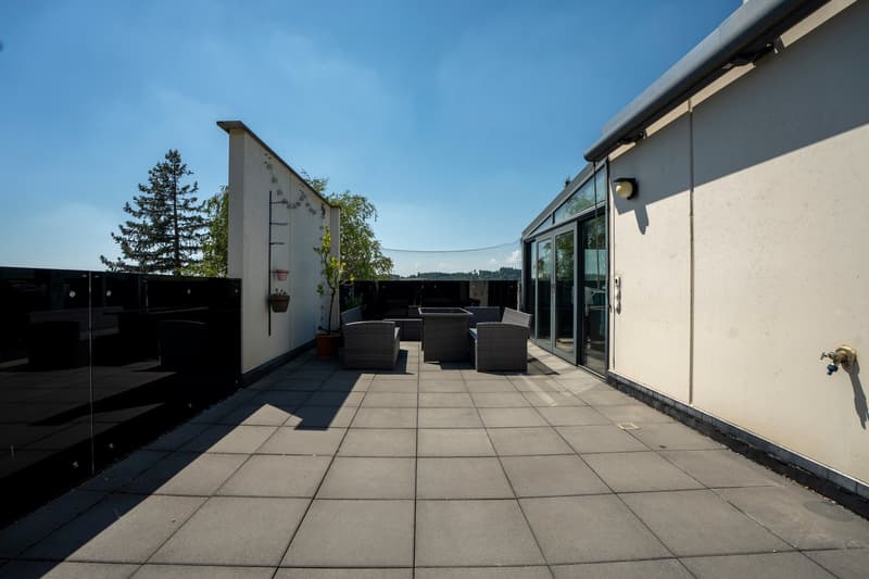 Raumwunder im ruhigen Quartier - Top Aussicht - Grosse Terrasse - Sitzplatz (16)