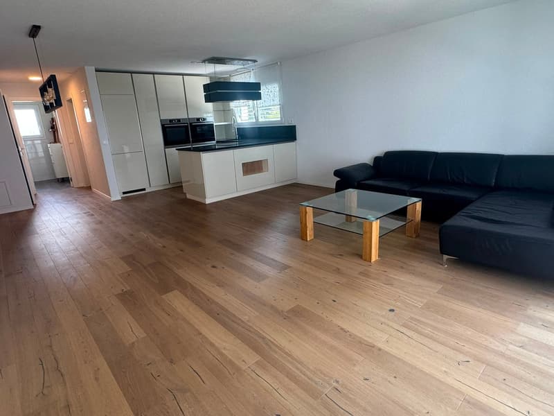 Hochwertig ausgebaute 4.5-Zimmerwohnung mit Bastelraum und grossem Balkon (5)