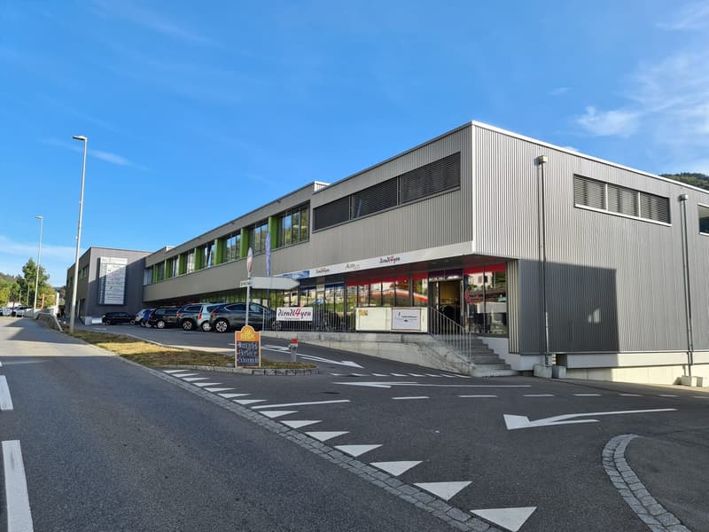Bezugsbereite Ladenfläche - Shop in Shop Konzept für Käserei, Geschenkladen oder Gemüsehändler (11)