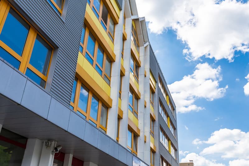 Modern ausgebaute und lichtdurchflutete Büroräume mit Cafeteria (13)