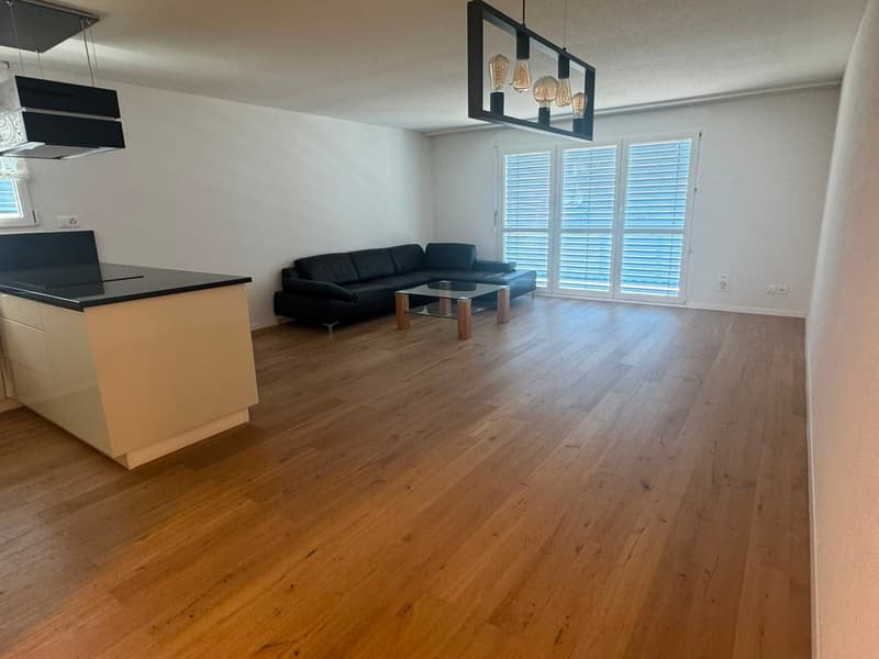 Moderne 4.5-Zimmerwohnung mit Bastelraum und grossem Balkon (2)