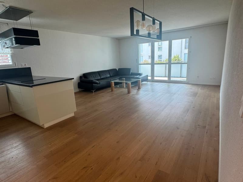 Moderne 4.5-Zimmerwohnung mit Bastelraum und grossem Balkon (1)