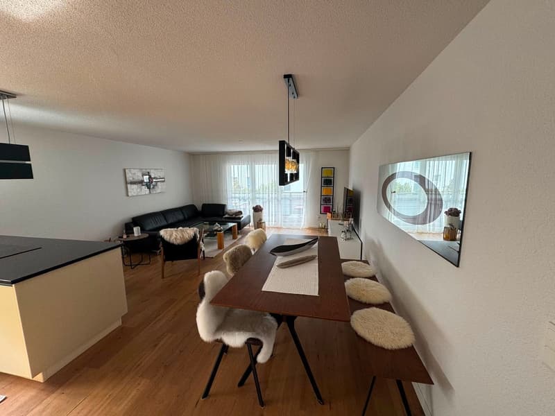 Moderne 4.5-Zimmerwohnung mit Bastelraum und grossem Balkon (4)