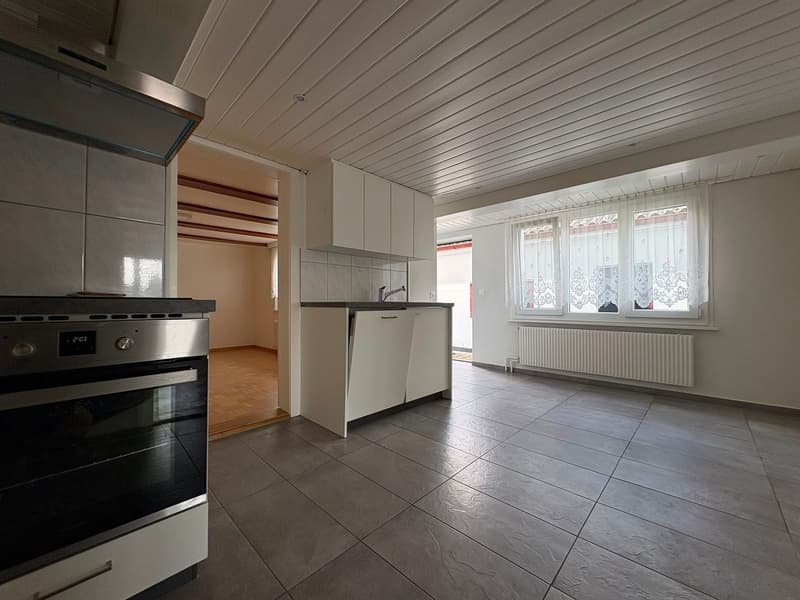 Preiswerte & gemütliche 3.5 Zimmerwohnung im Erdgeschoss mit grosser Küche (1)