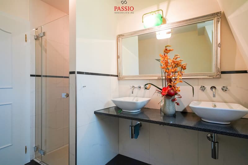 Herrschaftliches Wohnen in Biel: Luxuriöses 9,5-Zimmer Einfamilienhaus (9)