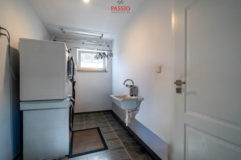 8.5-room multi-family house with 3 apartments in an unobstructable location (13)