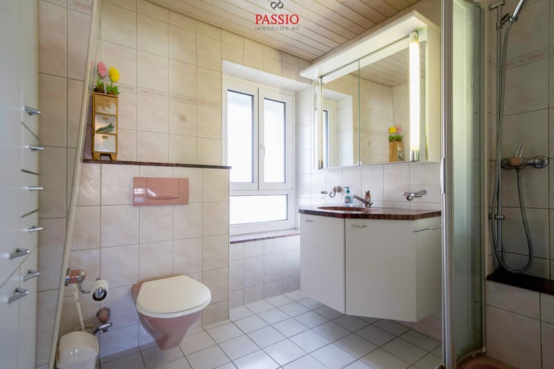 Maison multifamiliale unique avec 3 unités d'habitation et vue de rêve (7)